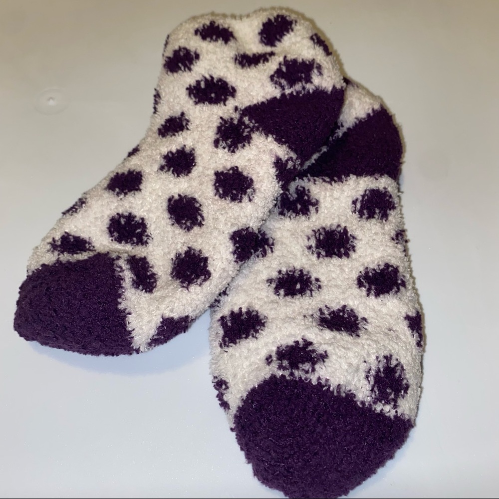 purple & white ankle poka-a-dot fluffy socks.